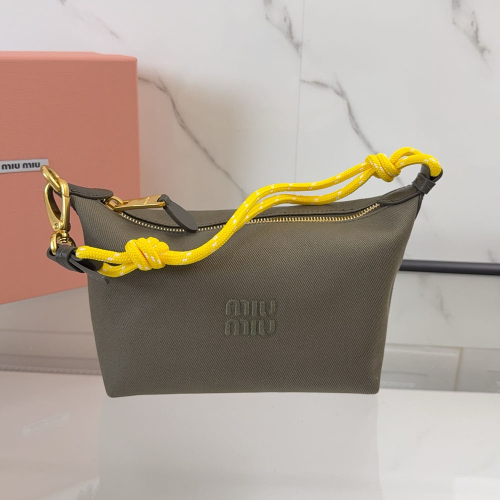 미우미우 개버딘 파우치 5NE841