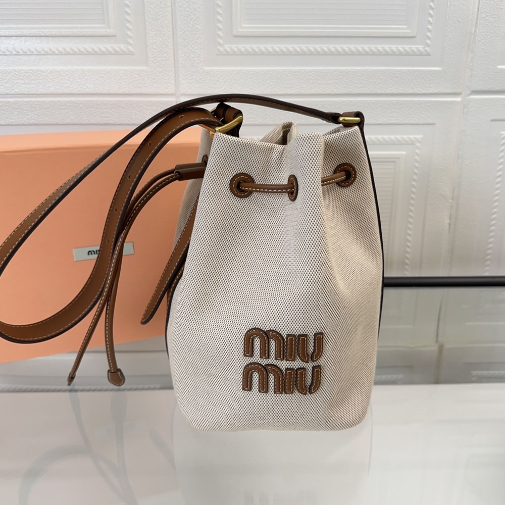 미우미우 버킷백 5BE090