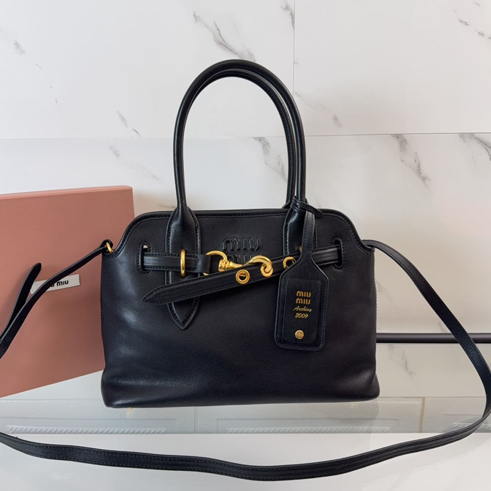 미우미우 아방뛰르 나파가죽 백 5BG292