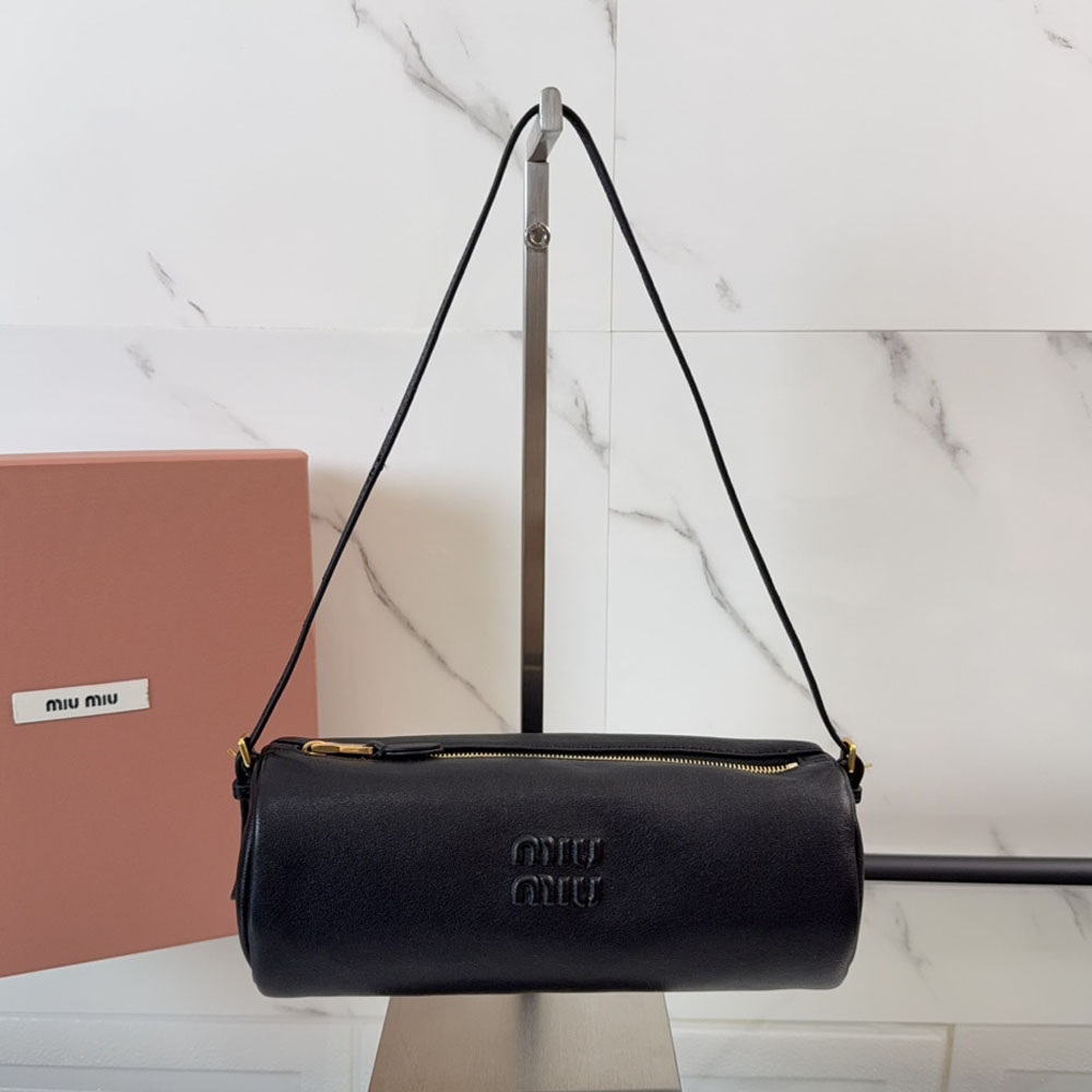 미우미우 토트백 5NE851