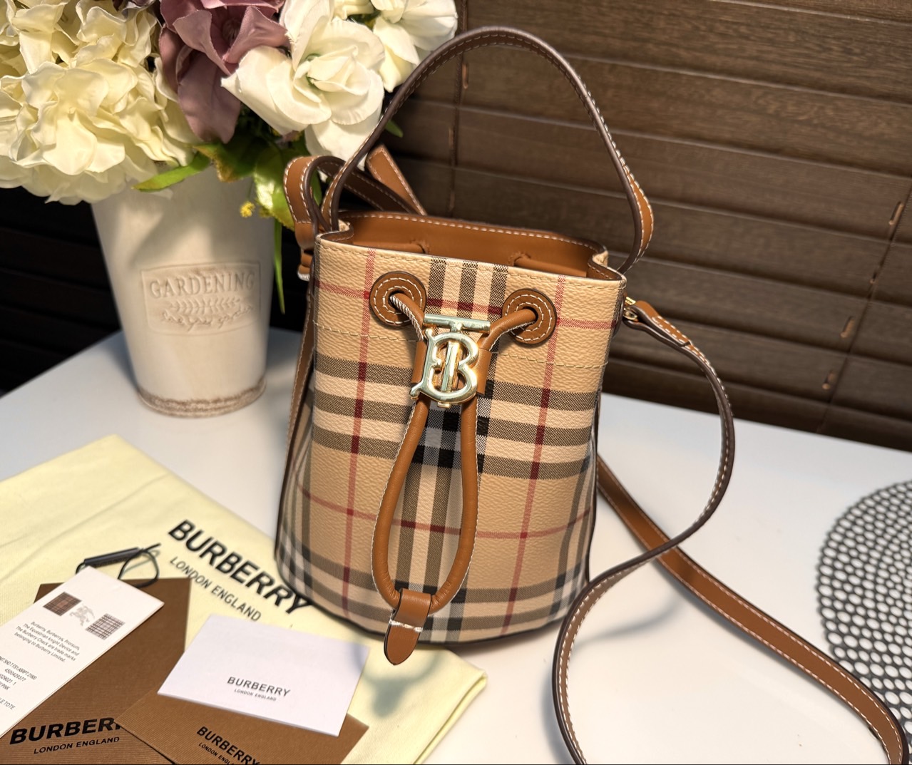 버버리 미니 TB 버킷백