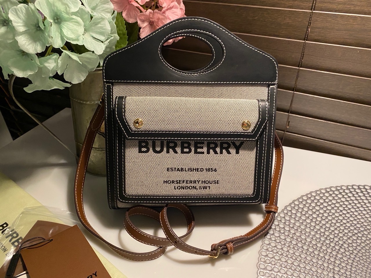 버버리 미니 트라이톤 포켓백