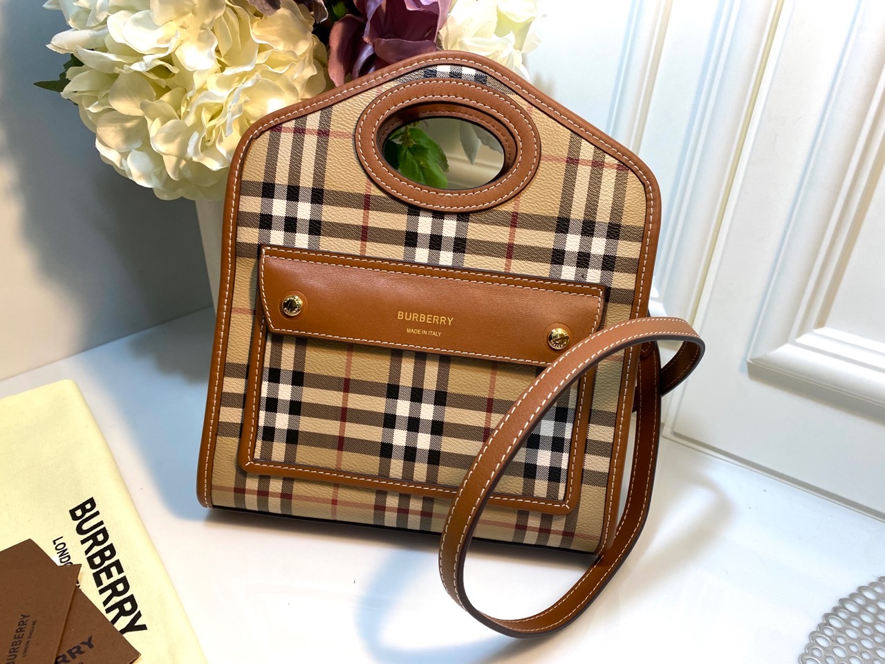 버버리 미니 트라이톤 포켓백