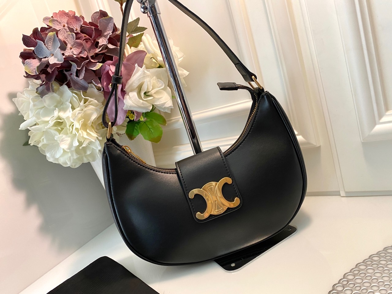 [안유진·기은세·카즈하 착용] 셀린느 아바 트리옹프 미디움 백